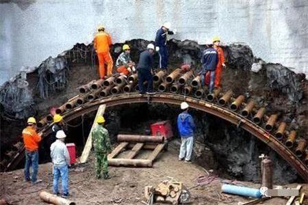 克孜勒苏柯尔克孜隧道钢花管支护案例